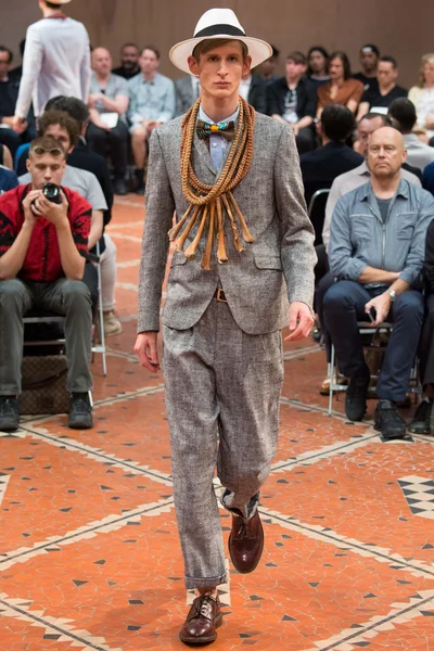 Look 43